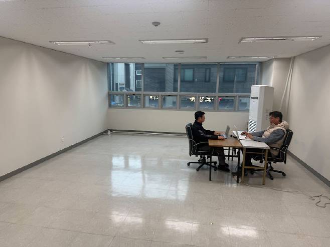 별도 공간에 배치된 KPGA 복직자들.(사진=KPGA 노동조합 제공)