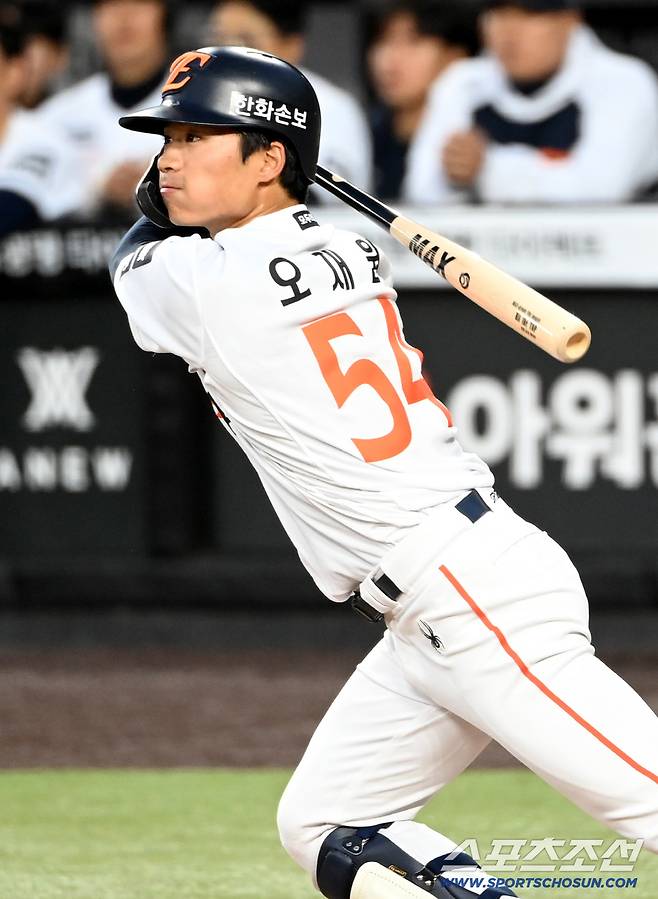 31일 대전한화생명볼파크에서 열린 KT와 한화의 경기. 1회말 한화 오재원이 안타를 치고 있다. 대전=허상욱 기자wook@sportschosun.com/2026.03.31/