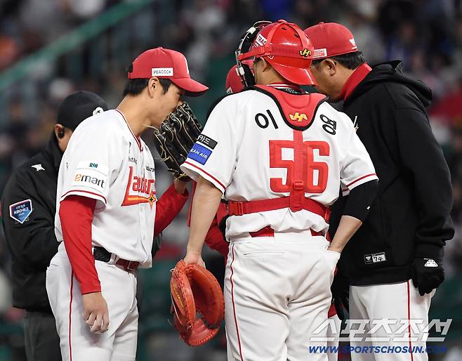 7일 인천 SSG랜더스필드에서 열린 SSG와 한화의 경기. 3회초 제구력 난조로 만루를 허용한 SSG 선발 타케다. 인천=송정헌 기자songs@sportschosun.com/2026.04.07/