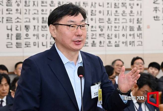 이화영 전 경기도 평화부지사가 14일 국회에서 열린 법무부 등에 대한 법제사법위원회 국정감사에서 의원 질의에 답하고 있다. 2025.10.14 김현민 기자