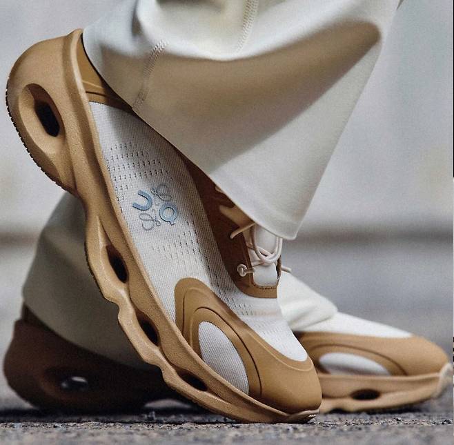 온 러닝과 로에베가 협업한 ‘클라우드솔로’ 러닝화. 로에베 제공