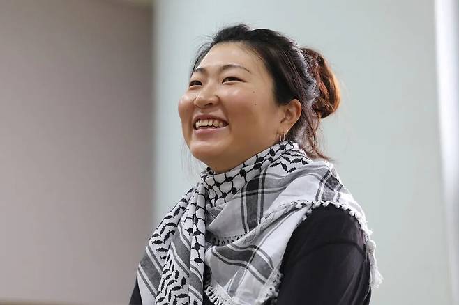 한국인 최초로 팔레스타인 가자지구 구호선단에 참여했던 활동가 해초(김아현)가 지난 1월19일 오전 서울 마포구 한겨레신문사에서 한겨레와 인터뷰하고 있다. 최현수 기자 emd@hani.co.kr