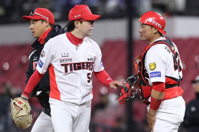 7일 광주 삼성전 6회 마운드를 내려가는 토종 에이스 양현종. KIA 제공