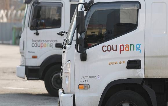 지난달 쿠팡의 월간활성이용자수가 증가한 것으로 나타났다. 사진은 쿠팡 배송차량. [사진=연합뉴스]