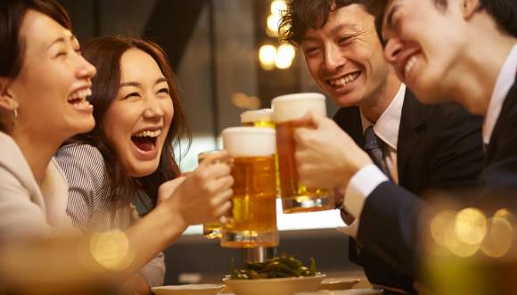 사진은 맥주를 먹고 있는 모습.  [사진=픽사베이]