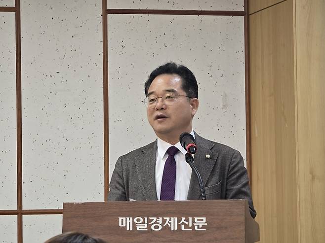 7일 오후 서울 여의도 국회의원회관 제3세미나실에서 열린 ‘스테이블코인 제도 설계를 위한 과제’ 정책 세미나에서 민병덕 더불어민주당 의원이 발언하고 있다. [사진=안갑성 기자]