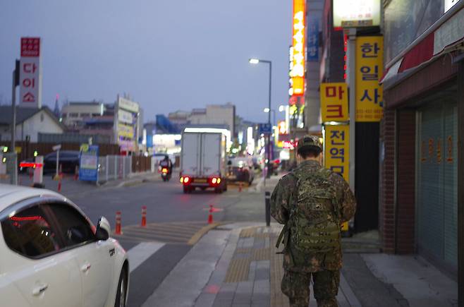 홍천은 국군장병들과 주민들이 더불어 살아가는 도시이다.