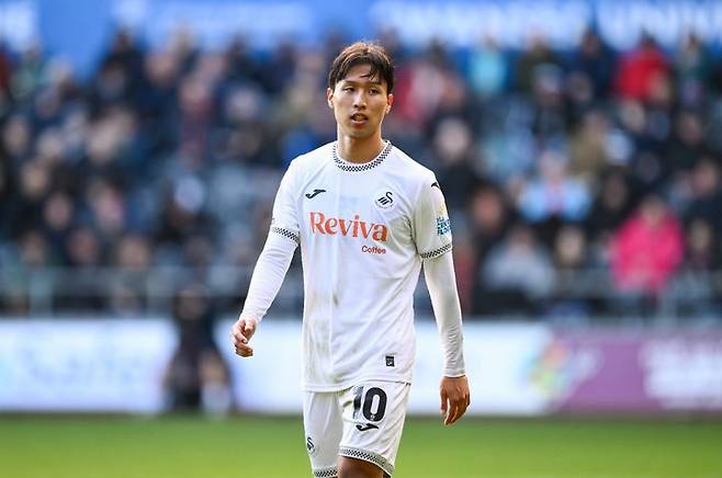 [서울=뉴시스] 잉글랜드 프로축구 챔피언십 스완지 시티의 엄지성. (사진=스완지 시티 홈페이지 캡처) 2025.10.26. photo@newsis.com *재판매 및 DB 금지