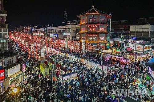 중국 뤄양시의 청명절 연휴 행사 [신화통신 연합뉴스 자료사진]
