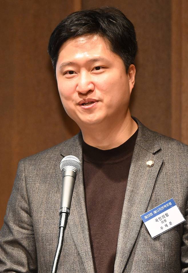 국회 기후에너지환경노동위원회 소속 우재준 국민의힘 의원이 7일 서울 중구 신라호텔에서 열린 ‘제23회 에너지전략포럼’에 참석해 축사를 하고 있다. 오승현 기자