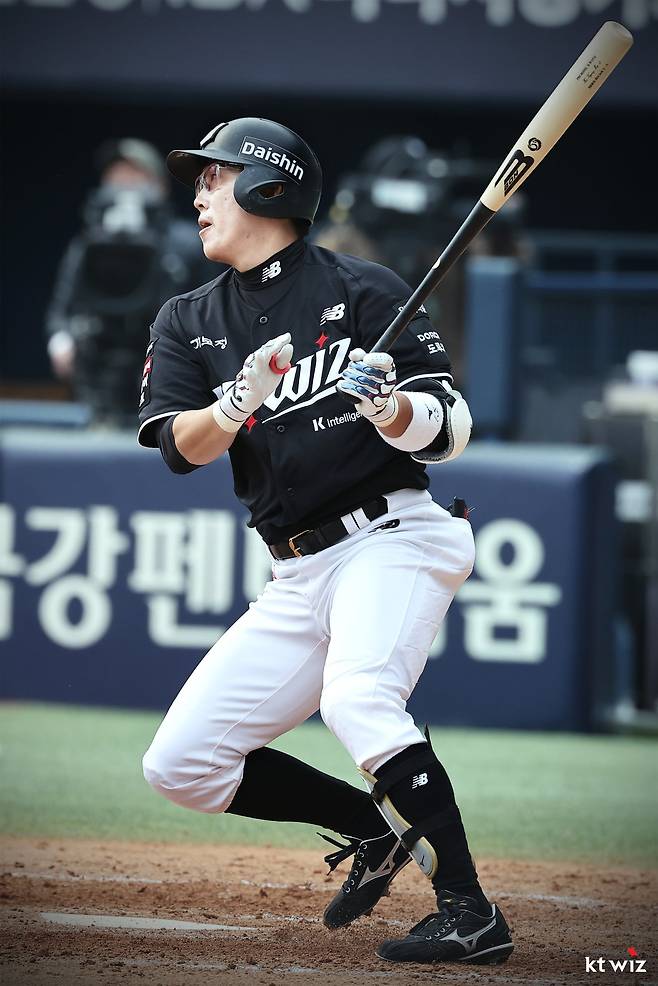 KT 허경민이 지난달 28일 잠실구장서 열린 LG전서 타격하고 있다. 사진제공|KT 위즈