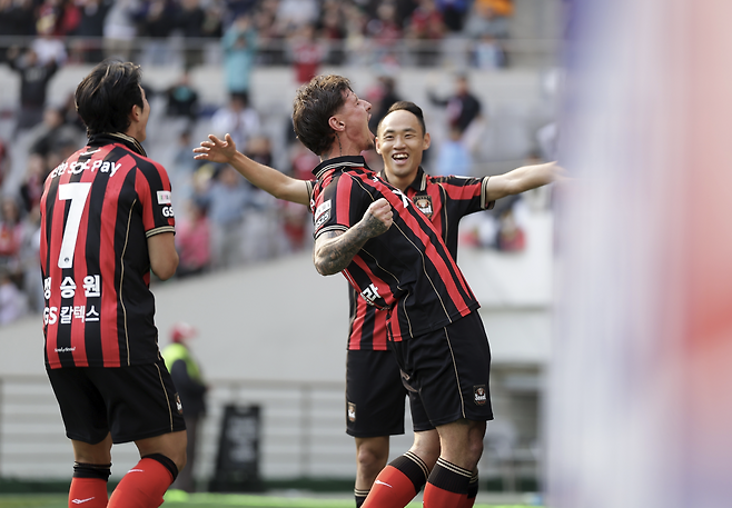 파트리크 클리말라가 지난 3월22일 광주를 상대로 골을 넣은 뒤 나루토 세리머니를 하고 있다. 프로축구연맹