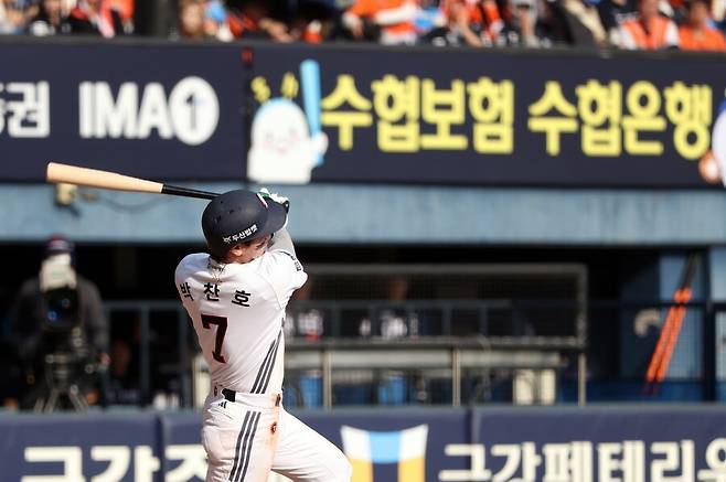 ▲ 3일 잠실 한화전에서 결정적인 병살타 두 개로 고개를 숙인 박찬호는 이후 점차 타격 컨디션이 살아나고 있다 ⓒ두산베어스