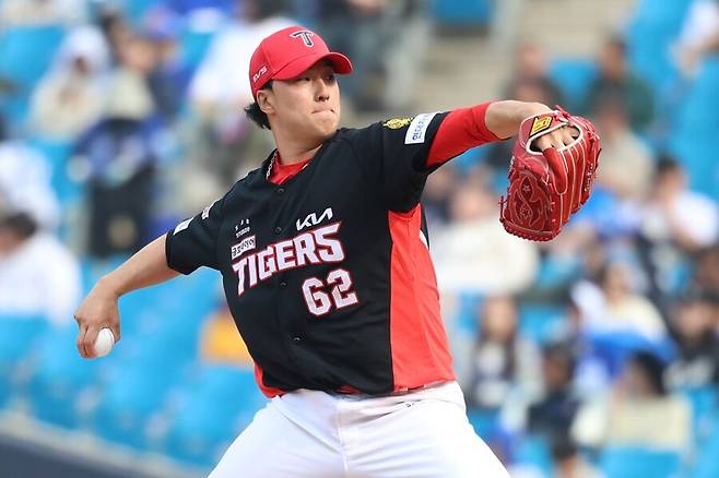 ▲ 지난해 기대 이하의 성적으로 애를 태운 정해영은 올해 개막전에서 가진 첫 등판에서 부진하며 악몽을 남겼다 ⓒKIA타이거즈