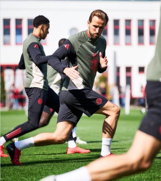 해리 케인이 팀 훈련 중 몸을 풀고 있다. /사진=바이에른 뮌헨 공식 SNS 갈무리