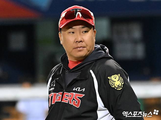 31일 오후 서울 송파구 잠실야구장에서 열린 '2026 신한 SOL Bank KBO리그' KIA 타이거즈와 LG 트윈스의 경기, KIA가 김도영의 투런 홈런에 힘입어 LG에 7:2로 승리하며 연패에서 탈출했다. 이날 경기에서 승리한 KIA 이범호 감독이 기뻐하고 있다. 엑스포츠뉴스 DB