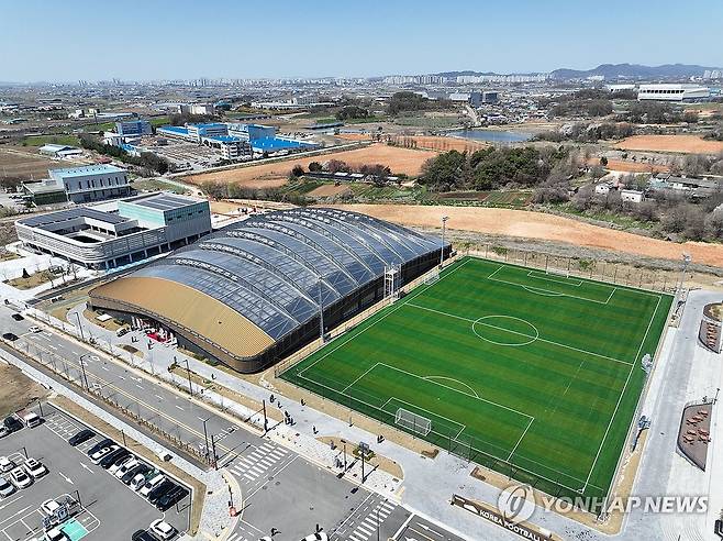공식 개관한 천안 코리아풋볼파크 (천안=연합뉴스) 류영석 기자 = 7일 공식 개관한 충남 천안 코리아풋볼파크 전경 모습. 2026.4.7 ondol@yna.co.kr