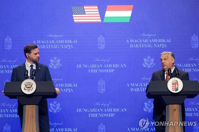 기자회견 하는 밴스 미국 부통령과 오르반 헝가리 총리 [AFP 연합뉴스 재배포 및 DB 금지]