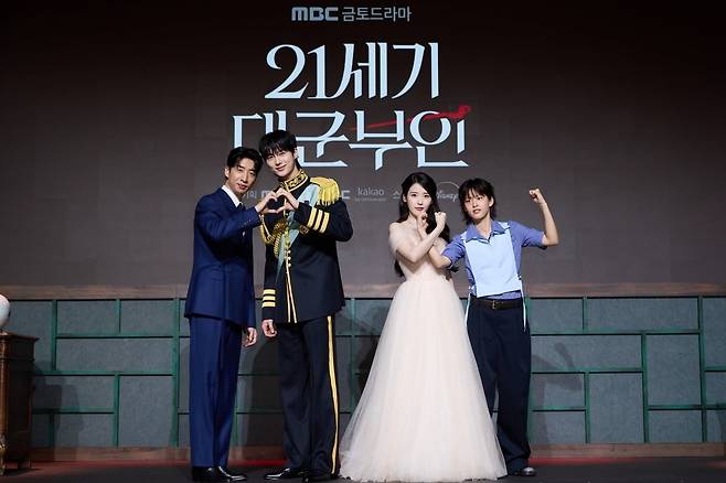 아이유와 이연이 서로의 호흡에 만족감을 내비쳤다./사진제공=MBC