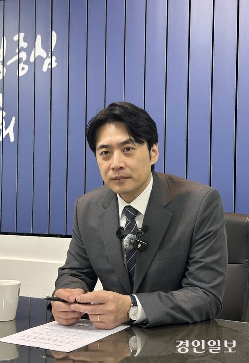 6·3 지방선거 더불어민주당 경기도지사 경선 후보인 한준호 국회의원이 지난달 31일 경기도의회에서 경인일보와의 인터뷰를 하고 있다. 2026.3.31 /이영지기자 bbangzi@kyeongin.com