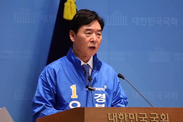 오중기 전 청와대 선임행정관이 6일 국회 소통관에서 경북도지사 선거 출마선언 기자회견을 하고 있다. 임미애 민주당 의원실 제공