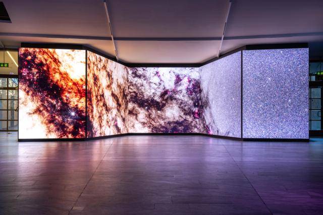 독일 베를린의 자이스 천체투영관에 설치된 삼성전자의 LED 사이니지 [사진=삼성전자]