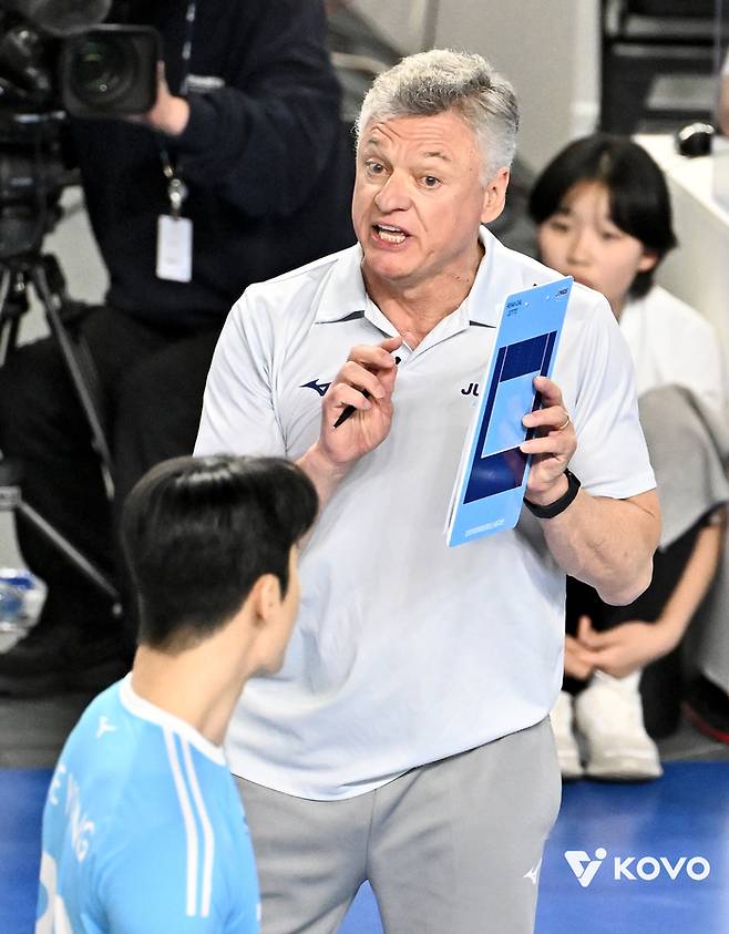 헤난 달 조토 감독. 사진 | 한국배구연맹