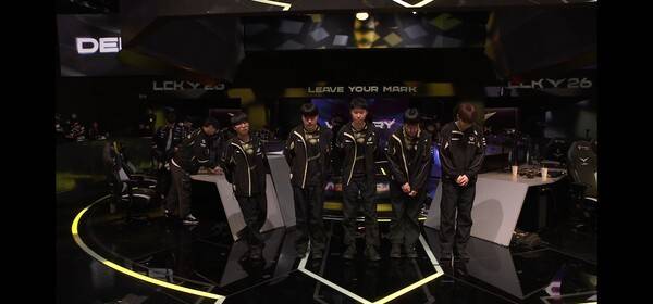 8일 서울 종로구 치지직 롤파크에서 열린 '2026 리그 오브 레전드 챔피언스 코리아' 정규 시즌 2경기 2세트에서 젠지가 T1을 상대로 '완성형 경기력'을 과시하며 2대0 완승을 거뒀다.(젠지 & T1 =2:0). /사진=네이버 치지직 라이브영상 캡처