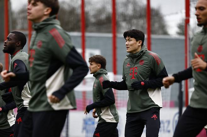 epa12827396 Minjae Kim of Munich attends the team?s training session in Munich, Germany, 17 March 2026. Bayern Munich will face Atalanta Bergamo on 18 March 2026 in the UEFA Champions League Round of 16 2nd leg match. EPA/ANNA SZILAGYI
<저작권자(c) 연합뉴스, 무단 전재-재배포, AI 학습 및 활용 금지>
