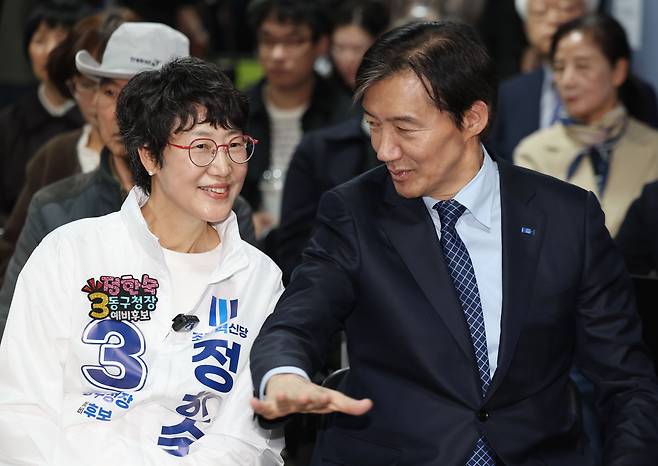 조국혁신당 조국 대표가 8일 오후 대구 동구에서 열린 정한숙 동구청장 예비후보의 선거사무소 개소식에 참석하고 있다. /연합뉴스