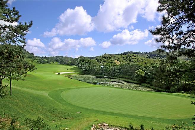 코오롱그룹이 충남 천안에 운영하는 우정힐스cc. /우정힐스cc 홈페이지