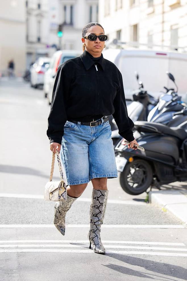 봄 코디 추천 조합, 반바지 + 부츠 | Christian Vierig//Getty Images