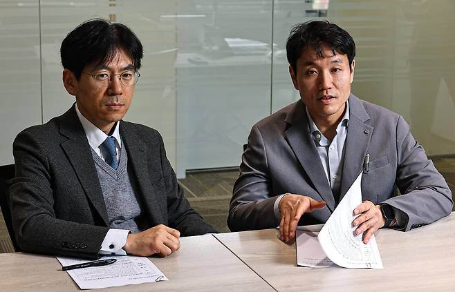 7월 1일부터 인슐린 분비가 극도로 저하된 당뇨병 환자가 ‘췌장 장애’로 등록할 수 있는 길이 열린다. 김재현 분당서울대병원 소아청소년과 교수와 문선준 강북삼성병원 내분비내과 교수를 만나 췌장 장애 인정의 의미와 향후 과제를 들었다. 양회성 기자 yohan@donga.com