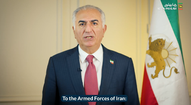 이란 이슬람공화국에 저항하며 해외 망명한 채 활동 중인 레자 팔레비 전 이란 왕세자가 4월 7일(현지시간) 이란 정규군과 국민들을 향한 봉기 촉구 호소 영상을 페이스북과 X(옛 트위터) 공식 계정 등에 게재했다. 미국과 이란 정권 간 개전 39일 만에 ‘2주 휴전’ 합의를 발표하기 불과 수시간 전 이같은 메시지가 나왔다.[레자 팔레비 X 공식계정 영상 갈무리]