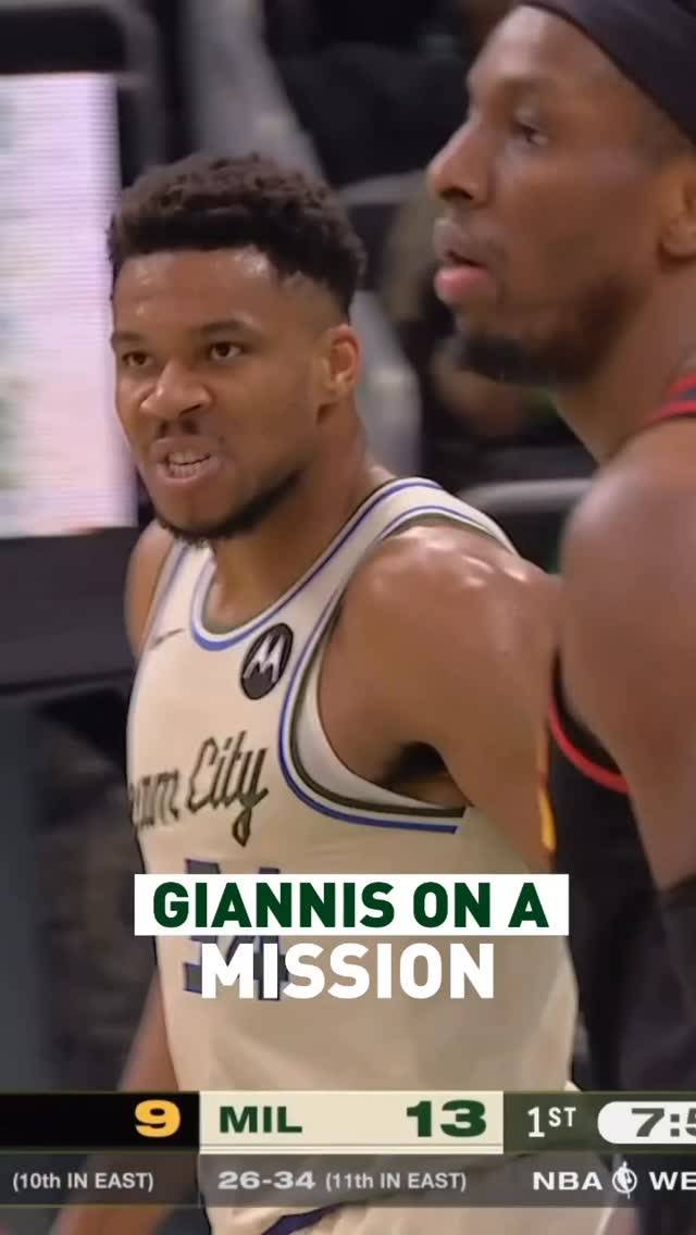 무릎 부상으로 전열에서 이탈한 밀워키 아데토쿤보. 사진=밀워키 SNS