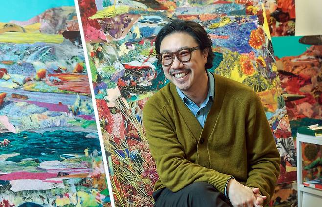 지난달 30일 지어진 지 100년 넘은 서울 근대 건축물인 종로 대호빌딩(1912) 3층에 있는 그의 작업실에서 이진준 카이스트 교수를 만났다. 김성룡 기자