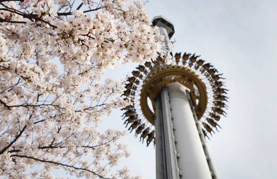 키티와 친구들이 롯데월드에서 어트랙션을 즐기는 장면도 비중 있게 등장한다. 사진 롯데월드