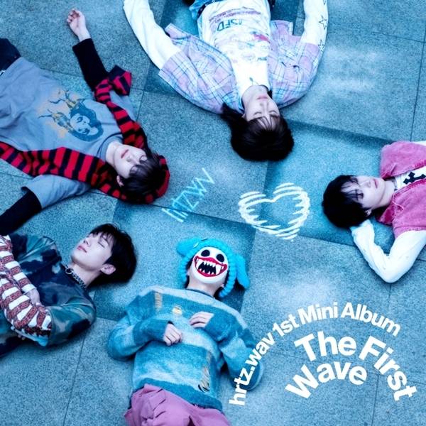 hrtz.wav(하츠웨이브)가 8일 첫 번째 미니앨범 ‘The First Wave (더 퍼스트 웨이브)’를 발매하고 정식 데뷔한다.
