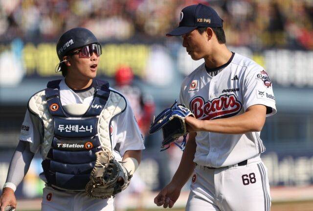 윤준호(왼쪽)-최민석 배터리./두산 베어스