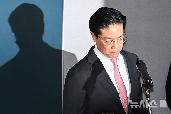 [서울=뉴시스] 조성우 기자 = 전인석 삼천당제약 대표가 지난 6일 오후 서울 서초구 삼천당제약 본사에서 열린 기자간담회에 참석하고 있다. (공동취재) 2026.04.06. photo@newsis.com
