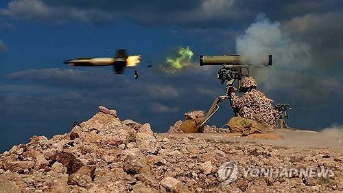 미사일 발사 훈련하는 이란 혁명수비대 대원. [EPA=연합뉴스 제공]