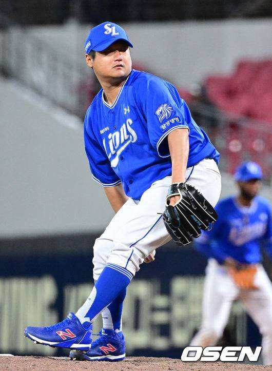 [OSEN=광주, 최규한 기자] 7일 광주-기아 챔피언스필드에서 ‘2026 신한 SOL KBO리그’ KIA 타이거즈와 삼성 라이온즈의 경기가 열렸다.홈팀 KIA는 양현종, 방문팀 삼성은 양창섭을 선발로 내세웠다. 8회말 마운드에 오른 삼성 투수 최지광이 힘차게 공을 뿌리고 있다. 2026.04.07 / dreamer@osen.co.kr