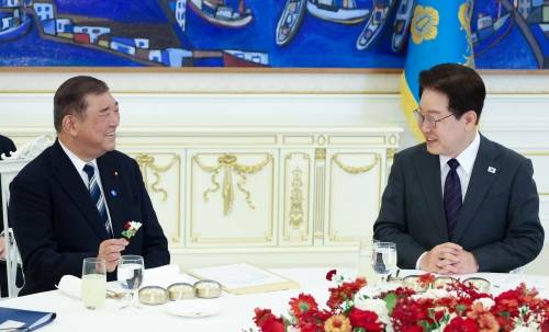 이재명 대통령이 8일 청와대에서 이시바 시게루 전 일본 총리와 오찬에 앞서 발언하고 있다. 2026.4.8 연합뉴스