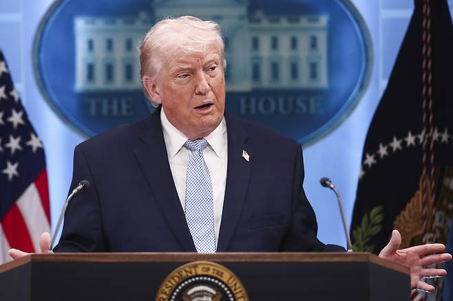 도널드 트럼프 미국 대통령이 6일(현지 시간) 백악관에서 기자회견을 하고 있다. EPA연합뉴스