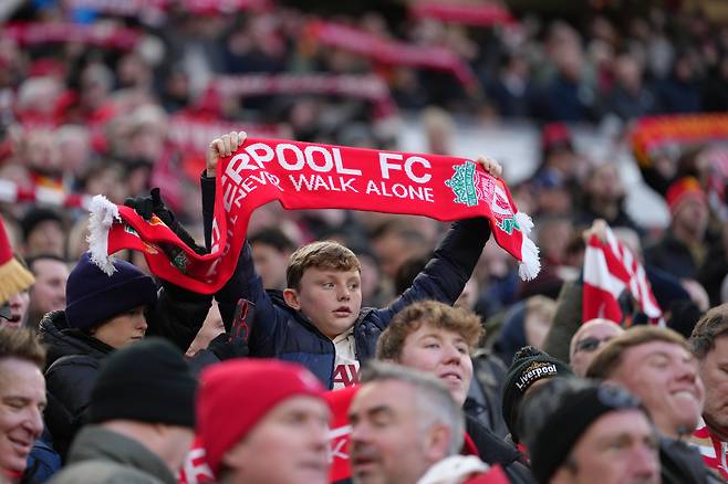 리버풀 꼬마팬. AP