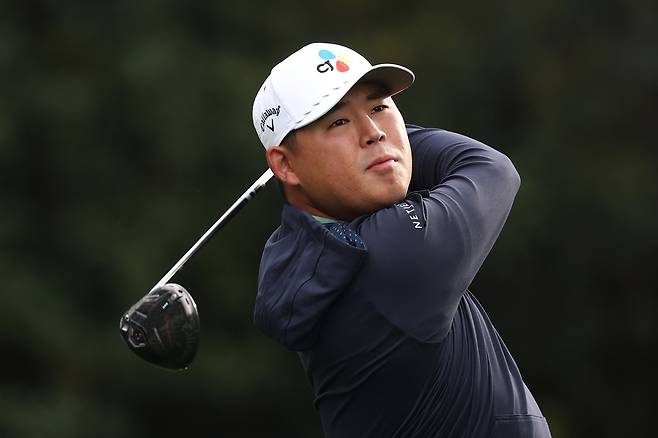 김시우가 마스터스 토너먼트 개막을 앞두고 8일 미국 조지아주 오거스타 내셔널 골프클럽에서 열린 연습 라운드 도중 11번 홀에서 티샷을 하고 있다. 게티이미지코리아