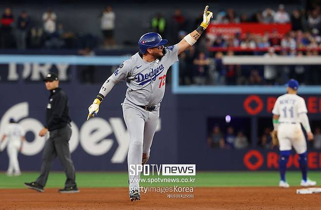 ▲ 월드시리즈 7차전 9회초 동점 홈런으로 토론토의 월드시리즈 우승 희망을 꺾은 미겔 로하스. 결국 다저스가 2년 연속 우승에 성공했다.