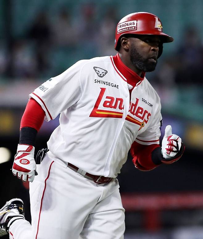 ▲ 시즌 성적과 별개로 유독 중요한 상황에서 침묵하는 경우가 잦아지고 있는 기예르모 에레디아 ⓒSSG랜더스