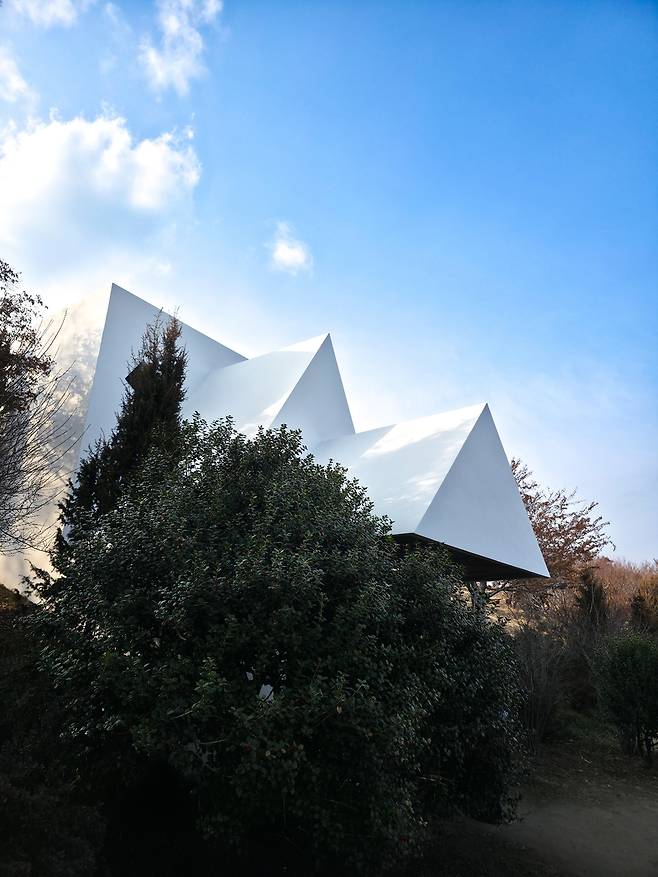 알바로 시자의 '내심낙원' [사진/성연재 기자]