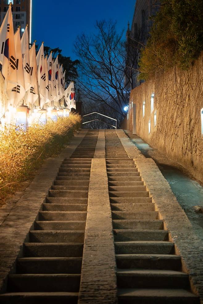 일제강점기 학생과 시민들이 태극기를 들고 만세를 외쳤던 3·1운동 계단  [사진/성연재 기자]